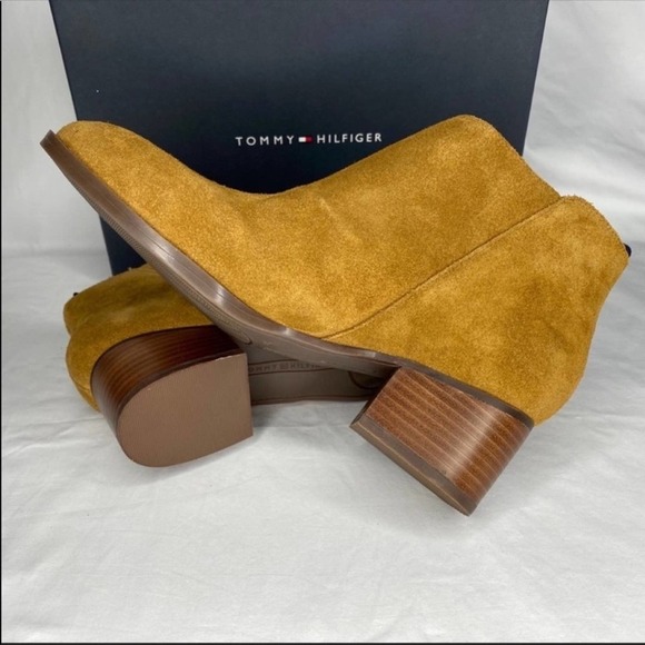 Tommy Hilfiger Tan Suede Ankle Booties Boots SHOES zippers work  Size 8 - Picture 2 of 8